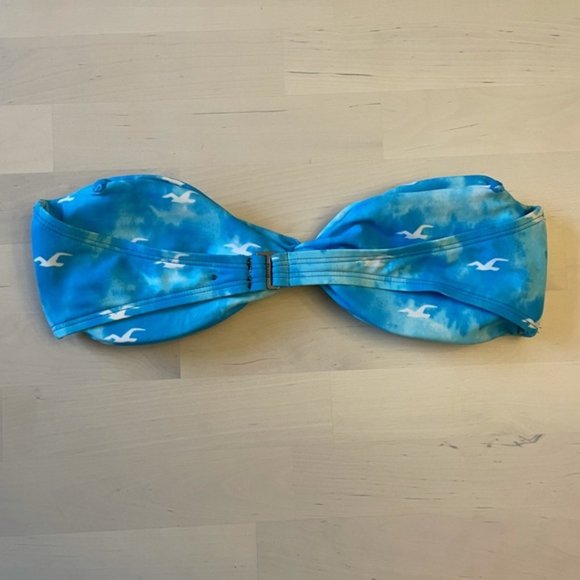 Reposh - Beautiful blue and white Hollister bikini top (small) - Picture 5 of 6